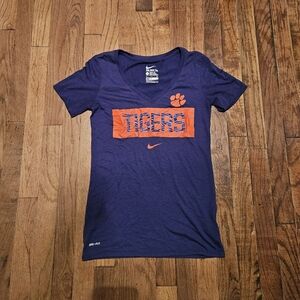 Women's V Neck Nike Clemson Tigers T-Shirt Size Small Sports Casual